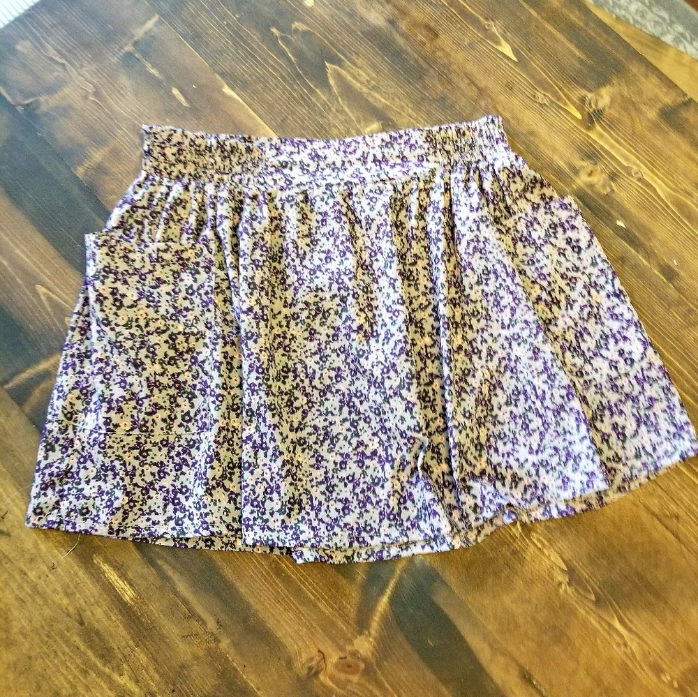 Cute little elastic waist boho skirt with pockets